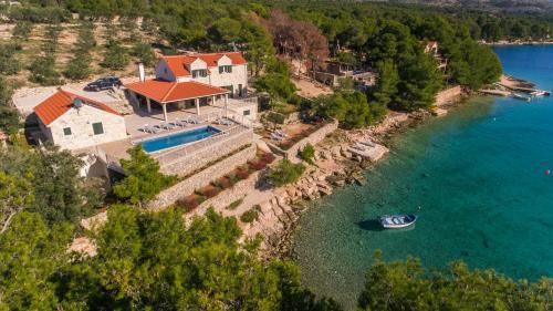 Luxury Villa Kate - in Lucice Bay with turquoise sea, Amazing Seaviews, and Heated Pool Luxury Villa Kate - in Lucice Bay with turquoise sea, Amazing Seaviews, and Heated Pool