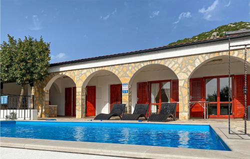 3 Bedroom Nice Home In Starigrad