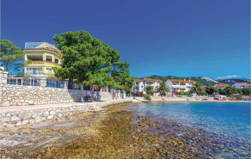 2 Bedroom Awesome Apartment In Banjol