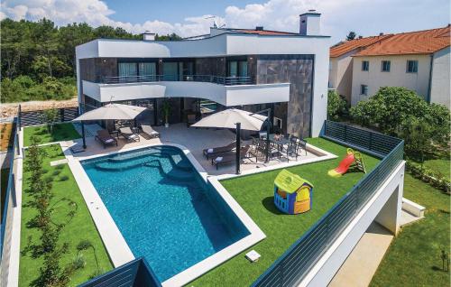 Amazing Home In Biograd With Kitchen