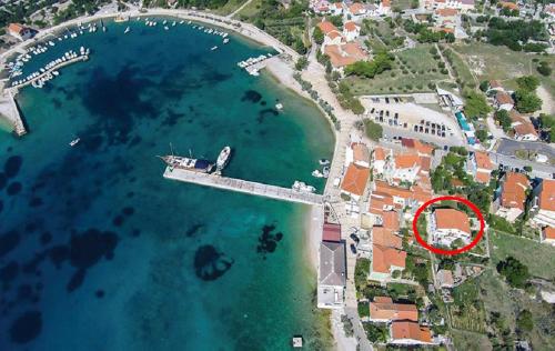 Apartments by the sea Martinscica, Cres - 14334