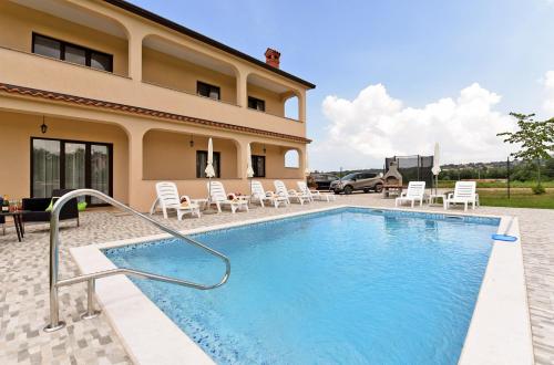 Apartment Dvori with pool Apartment Dvori with pool