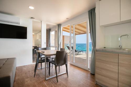 Deluxe Beach Mobile Homes Deluxe Beach Mobile Homes