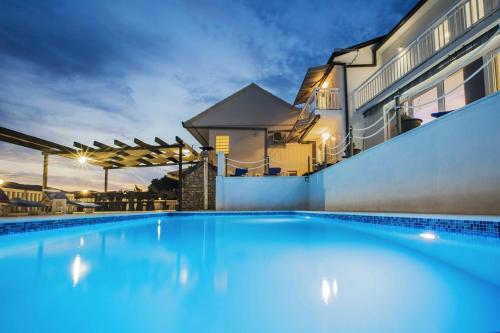 Holiday home Leko with outdoor pool and hot tub , can fit 22 people Holiday home Leko with outdoor pool and hot tub , can fit 22 people