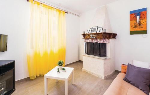 2 Bedroom Beautiful Apartment In Rabac
