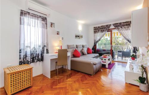 Lovely Apartment In Jadranovo With Wifi