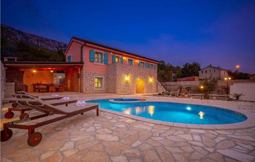 Awesome Home In Grizane With Wifi