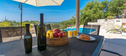 Mljet, old stone apartment with pool in nature