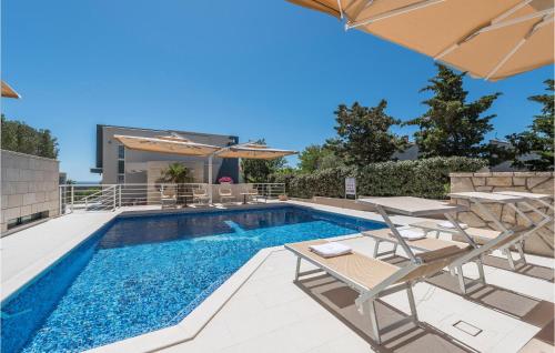 Lovely Apartment In Novalja With House Sea View