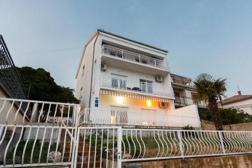 Apartments with a parking space Crikvenica - 16788