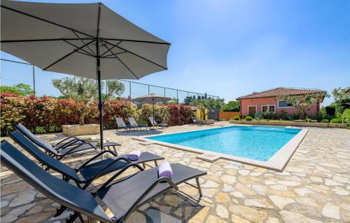 3 Bedroom Amazing Home In Smoljanci