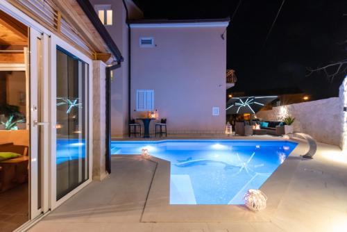 Villa San Tonini Deluxe Apartment with private heated swimming pool Villa San Tonini Deluxe Apartment with private heated swimming pool