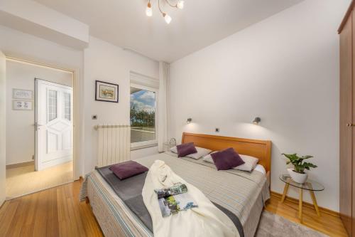 TERRA MAGICA DELUXE Apartment Or Room with Private Parking, Terrace and Sea View