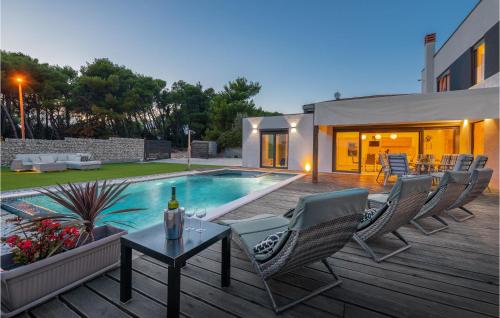 Nice Home In Medulin With Jacuzzi