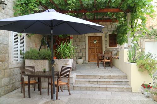 Studio Apartments & Rooms Lela, Sipan island
