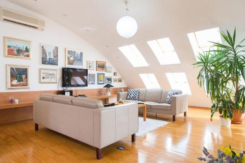 Penthouse apartment with private parking Penthouse apartment with private parking
