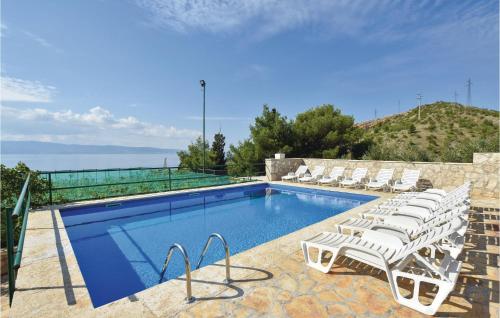 Nice Home In Duce With Outdoor Swimming Pool