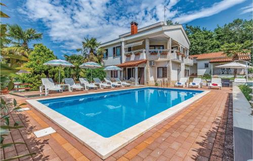 1 Bedroom Beautiful Apartment In Porec