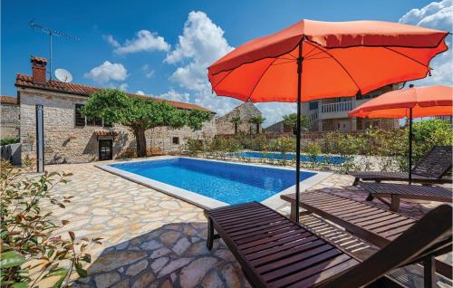 2 Bedroom Nice Home In Porec