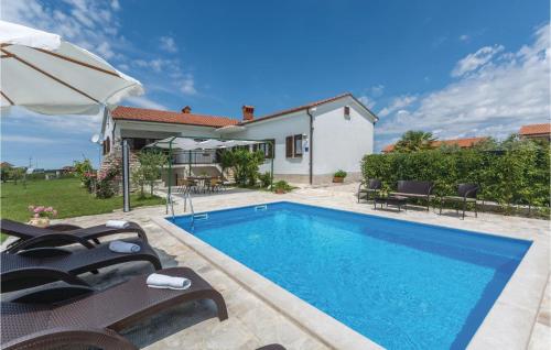 Stunning Home In Brtonigla With Kitchen