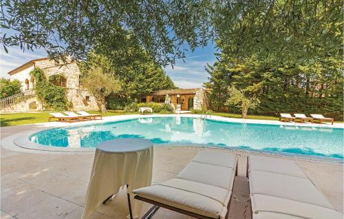 Gorgeous Home In Bale With Wifi
