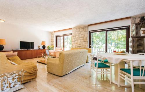 Awesome Home In Malinska With Wifi