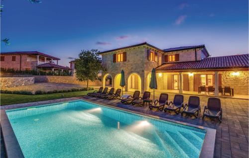 Beautiful Home In Turcic With Wifi