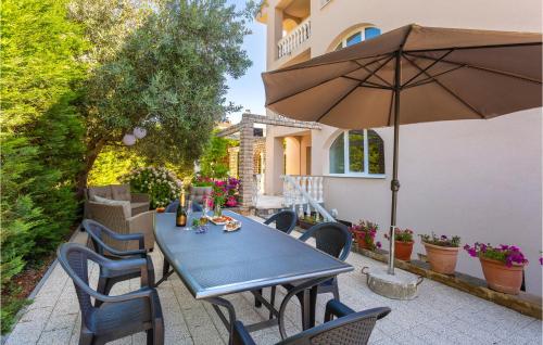 Cozy Apartment In Malinska With Kitchen