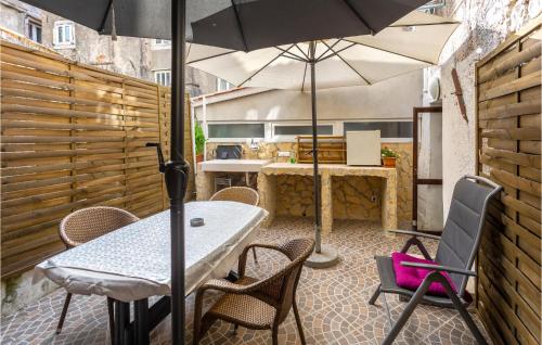 1 Bedroom Stunning Apartment In Cres