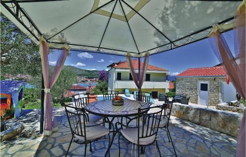 Lovely Apartment In Trogir With House Sea View Lovely Apartment In Trogir With House Sea View