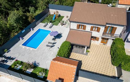 Nice Home In Vinjani Donji