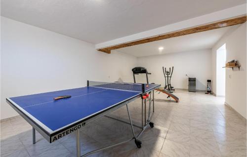 3 Bedroom Nice Apartment In Gornje Rastane