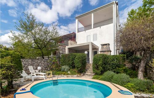 2 Bedroom Cozy Apartment In Jadranovo