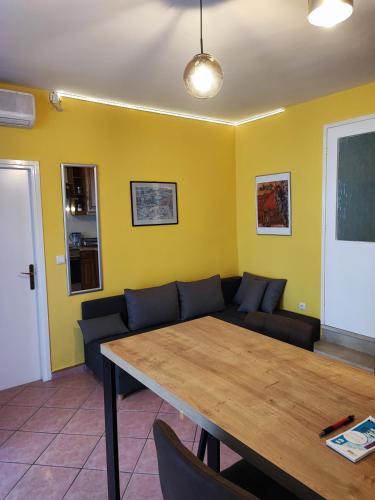 Apartment Mira Apartment Mira