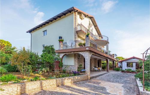 Amazing Apartment In Premantura