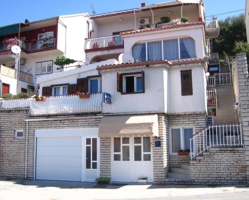 Apartments with a parking space Sibenik - 20761