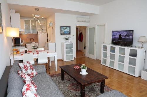 Apartment Elena 2 Zagreb City with garage