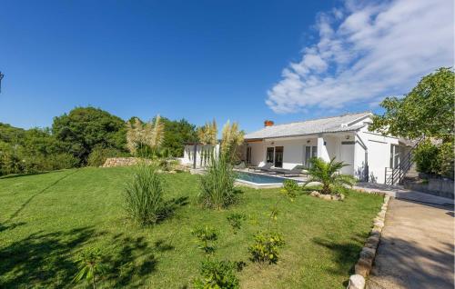 4 Bedroom Awesome Home In Mundanije