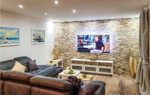 Gorgeous Home In Privlaka With Wifi