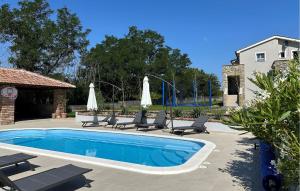 4 Bedroom Stunning Home In Lopar