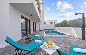 Awesome Home In Srima