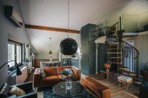 The Loft / Hill View Modern Apartment 