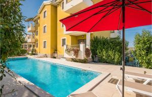 Nice Apartment In Salatici With Jacuzzi