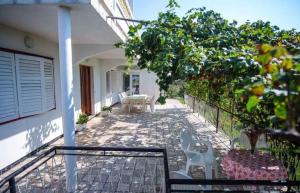 Apartment in Barbat/Insel Rab 16122