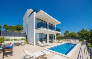 Nice Home In Okrug Gornji