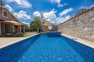 Family retreat House Begonija with pool and BBQ