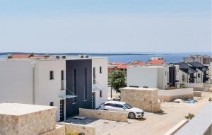 3 Bedroom Lovely Apartment In Mandre