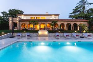 Luxury Villa Lionea in Poreč for 10 people with sea view & private pool