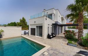 Amazing Home In Zaton