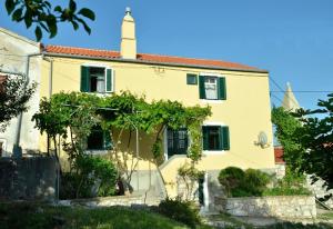 Insel Cres, Stivan, liebevoll restauriertes Dorfhaus über der Adriabucht Merascica